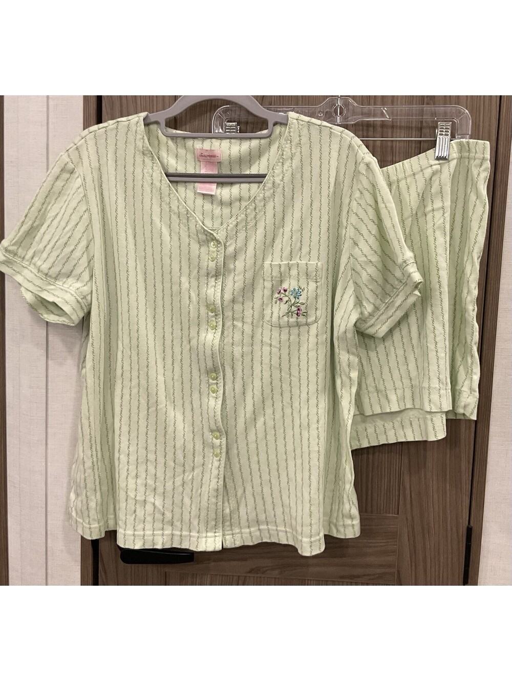 Secret Treasures Womens Green Pajama Top & Shorts Set Size XL 16-18